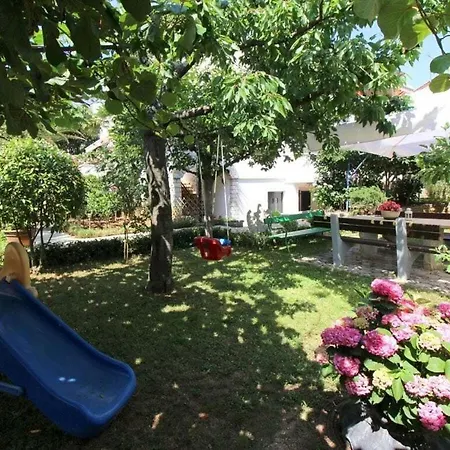 Sabina With Beautiful Garden Poreč